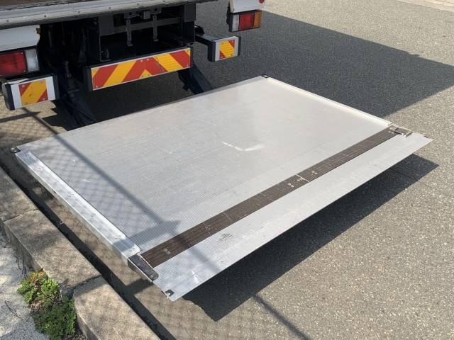 いすゞエルフアルミバン小型（2t・3t）[写真13]