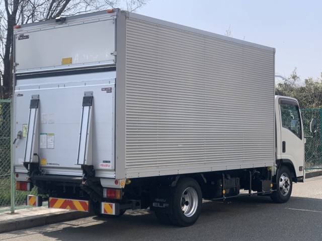 いすゞエルフアルミバン小型（2t・3t）[写真02]