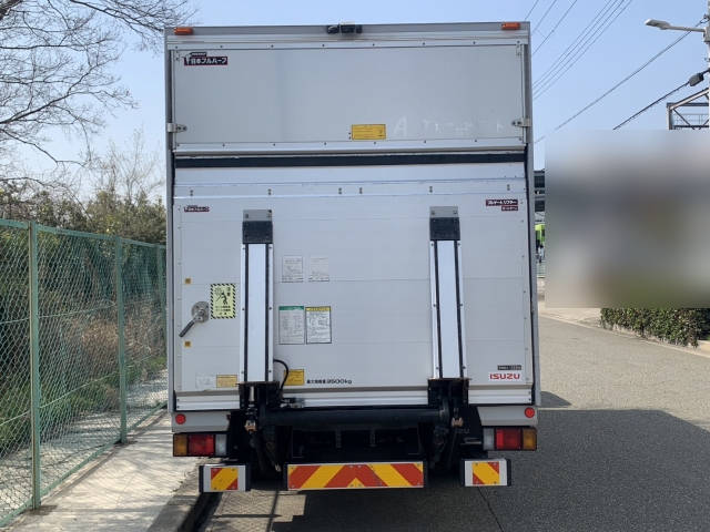 いすゞエルフアルミバン小型（2t・3t）[写真07]