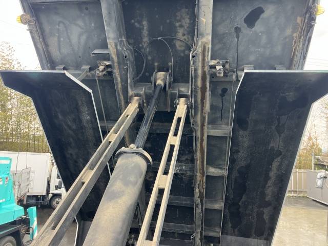 三菱ふそうスーパーグレートダンプ大型（10t）[写真38]