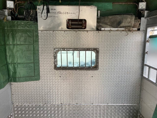 UDトラックスコンドル家畜運搬車中型（4t）[写真11]