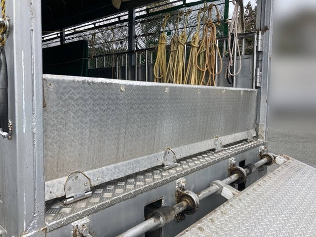 UDトラックスコンドル家畜運搬車中型（4t）[写真16]