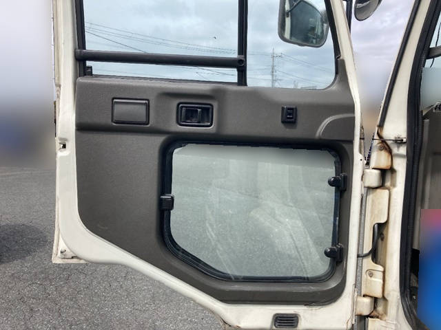 UDトラックスコンドル家畜運搬車中型（4t）[写真30]