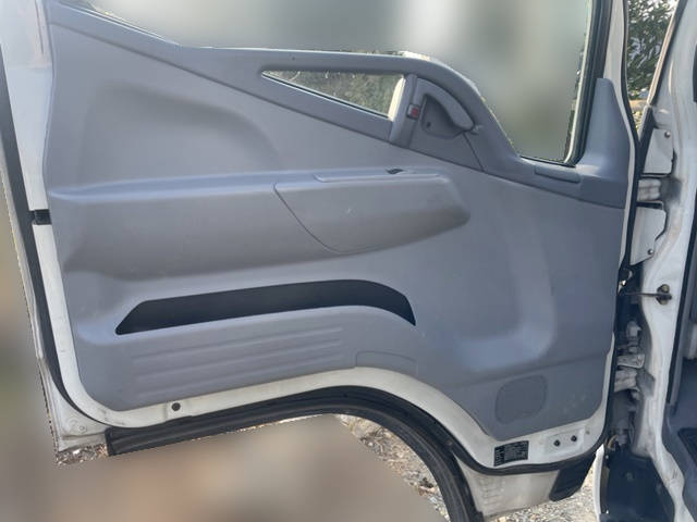三菱ふそうキャンター平ボディ小型（2t・3t）[写真24]