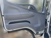 三菱ふそうキャンター平ボディ小型（2t・3t）[写真24]