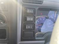 三菱ふそうキャンター平ボディ小型（2t・3t）[写真32]