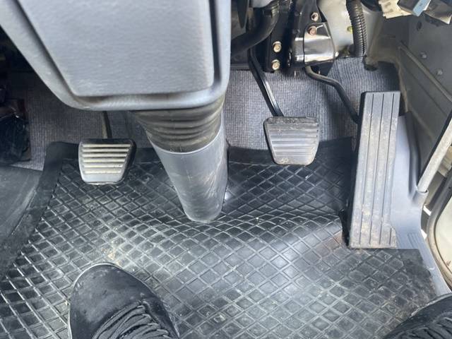 三菱ふそうキャンター平ボディ小型（2t・3t）[写真33]