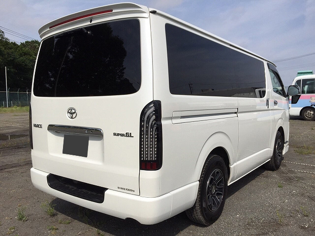 トヨタハイエースバン小型（2t・3t）[写真02]