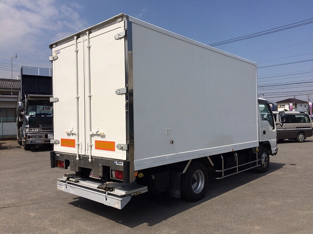 いすゞエルフ冷凍車（冷蔵車）小型（2t・3t）[写真02]