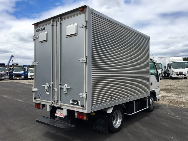 いすゞエルフアルミバン小型（2t・3t）[写真02]