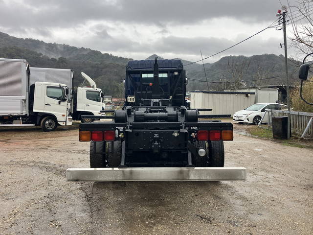 いすゞギガアームロール大型（10t）[写真10]