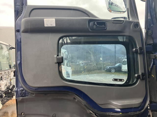 いすゞギガアームロール大型（10t）[写真16]