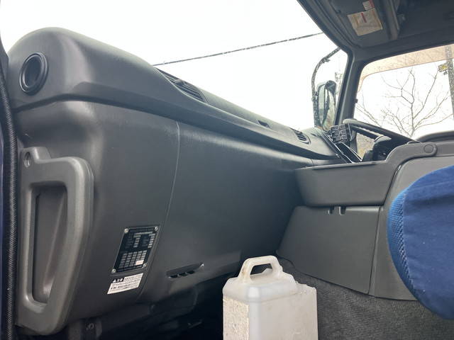 いすゞギガアームロール大型（10t）[写真17]