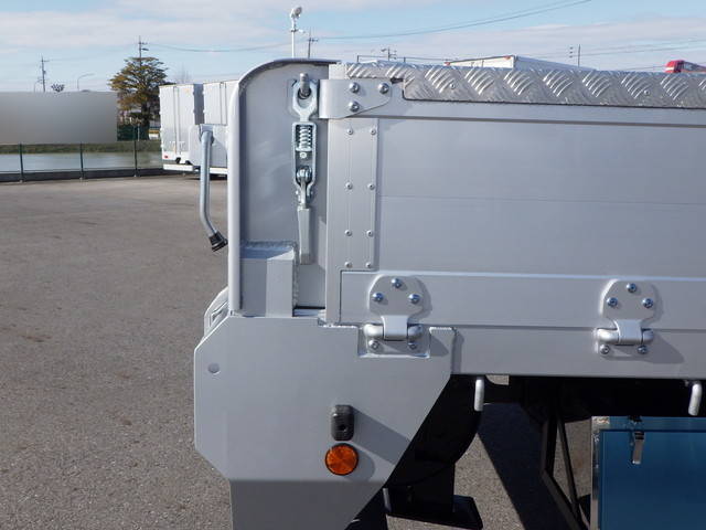 三菱ふそうファイターセルフクレーン4段増トン（6t・8t）[写真15]