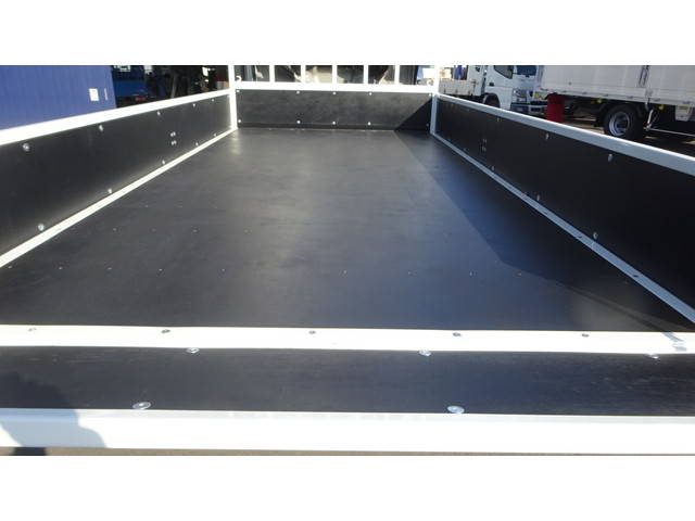 三菱ふそうキャンター平ボディ小型（2t・3t）[写真15]