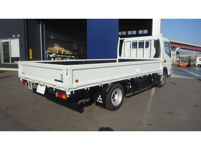 三菱ふそうキャンター平ボディ小型（2t・3t）[写真04]
