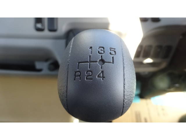 三菱ふそうキャンター平ボディ小型（2t・3t）[写真07]