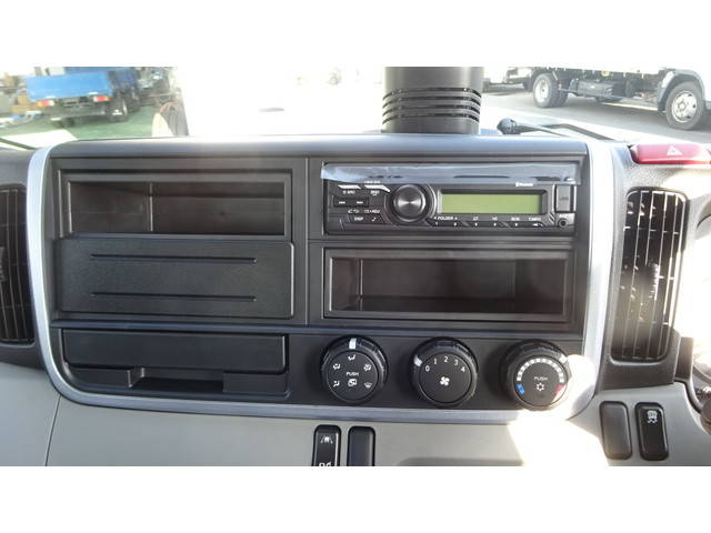 三菱ふそうキャンター平ボディ小型（2t・3t）[写真08]