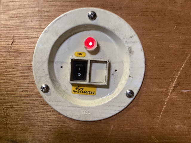 いすゞエルフアルミバン小型（2t・3t）[写真09]