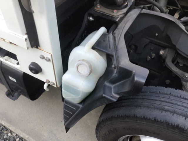 三菱ふそうキャンターガッツ平ボディ小型（2t・3t）[写真16]