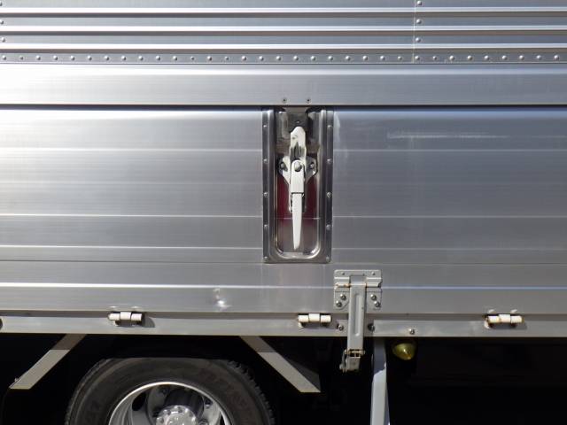 日野レンジャーアルミウイング中型（4t）[写真17]