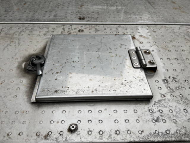 いすゞエルフ高圧洗浄車小型（2t・3t）[写真20]