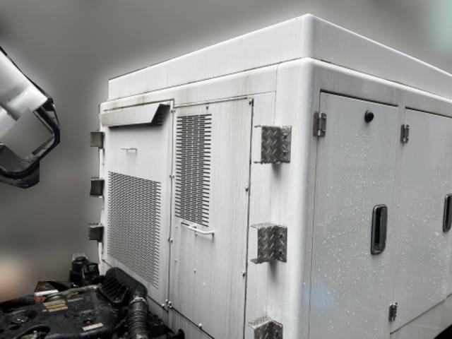 いすゞエルフ高圧洗浄車小型（2t・3t）[写真06]