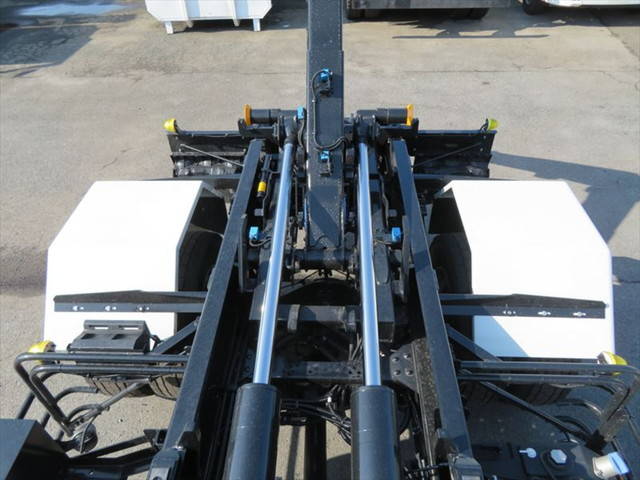 三菱ふそうファイターアームロール増トン（6t・8t）[写真21]