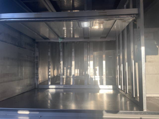 いすゞエルフボトルバン小型（2t・3t）[写真05]