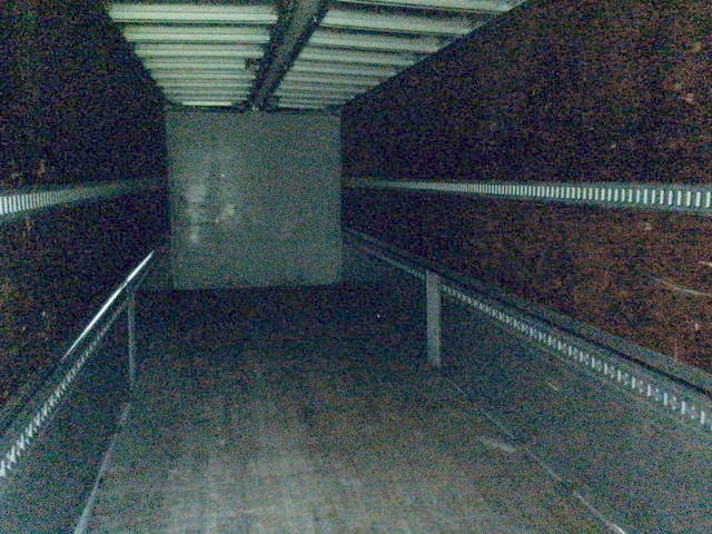 いすゞギガアルミウイング大型（10t）[写真10]