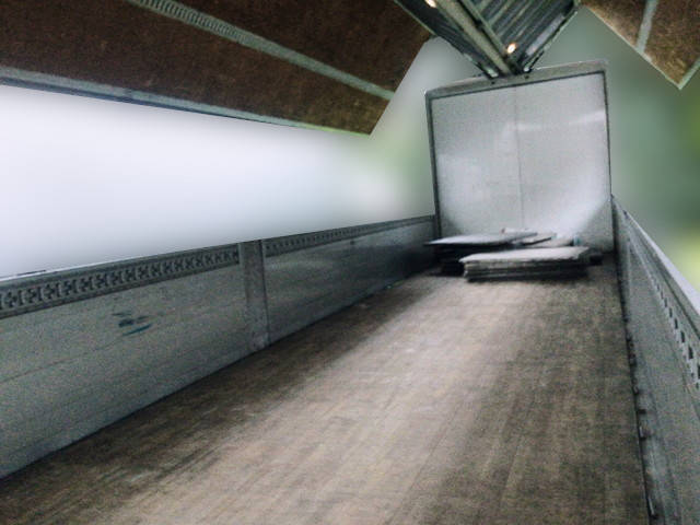 いすゞギガアルミウイング大型（10t）[写真12]