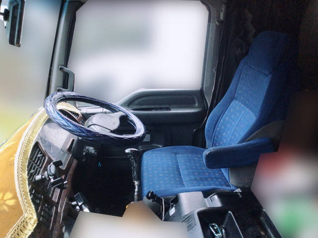 いすゞギガアルミウイング大型（10t）[写真21]