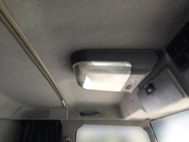 いすゞギガアルミウイング大型（10t）[写真24]