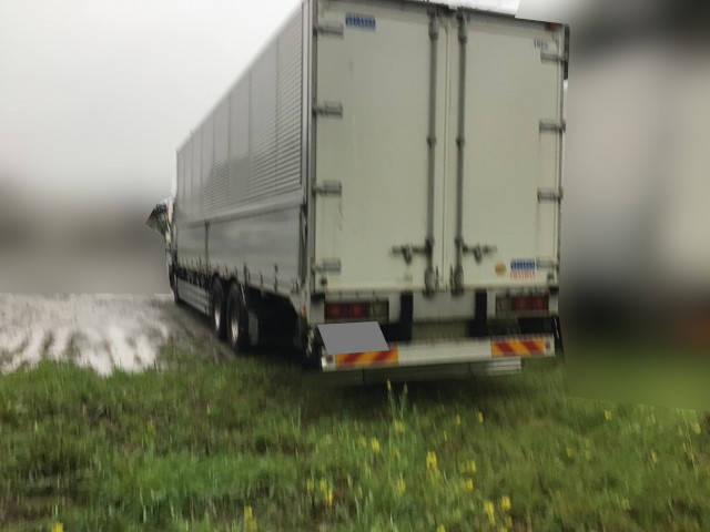 いすゞギガアルミウイング大型（10t）[写真04]