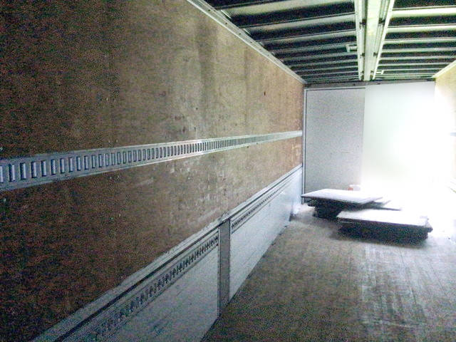 いすゞギガアルミウイング大型（10t）[写真07]