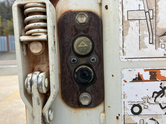 いすゞエルフ平ボディ小型（2t・3t）[写真17]