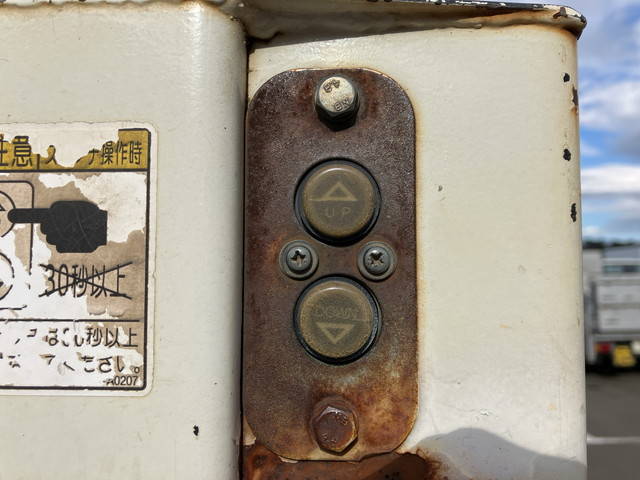 いすゞエルフ平ボディ小型（2t・3t）[写真18]