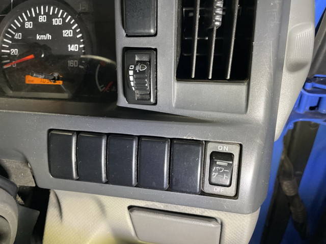 いすゞエルフダブルキャブ（Wキャブ）小型（2t・3t）[写真34]