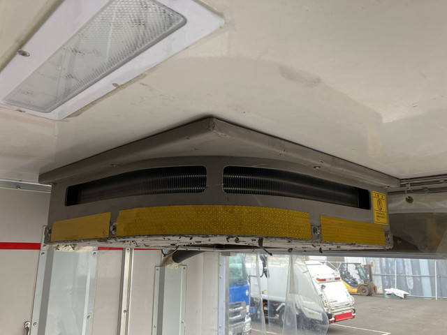 いすゞエルフ冷凍車（冷蔵車）小型（2t・3t）[写真13]