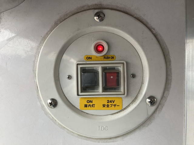 いすゞエルフ冷凍車（冷蔵車）小型（2t・3t）[写真14]