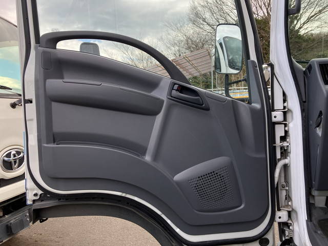 いすゞエルフ冷凍車（冷蔵車）小型（2t・3t）[写真25]