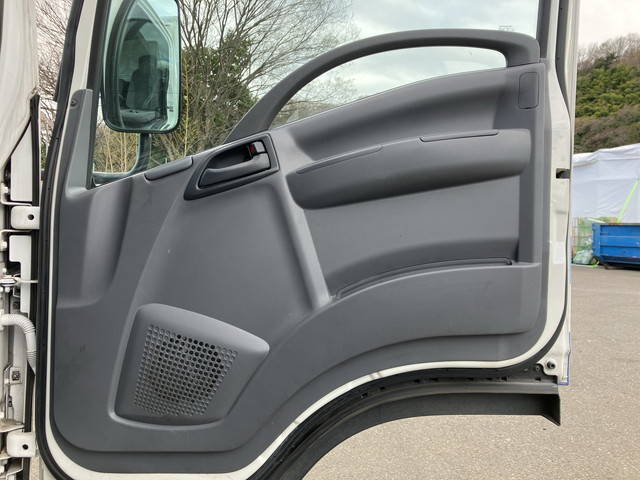 いすゞエルフ冷凍車（冷蔵車）小型（2t・3t）[写真26]