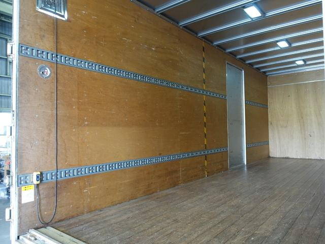 いすゞフォワードアルミバン中型（4t）[写真09]