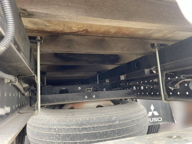 三菱ふそうキャンター平ボディ小型（2t・3t）[写真14]