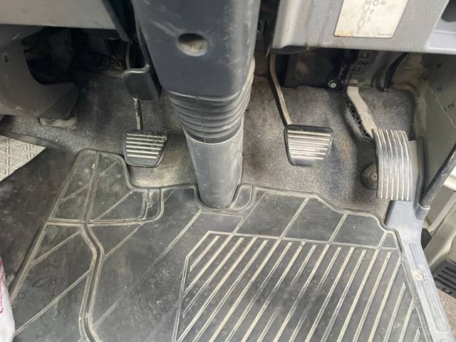 三菱ふそうキャンター平ボディ小型（2t・3t）[写真25]