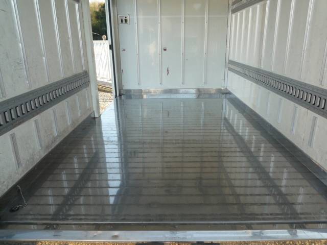 トヨタダイナ冷凍車（冷蔵車）小型（2t・3t）[写真07]