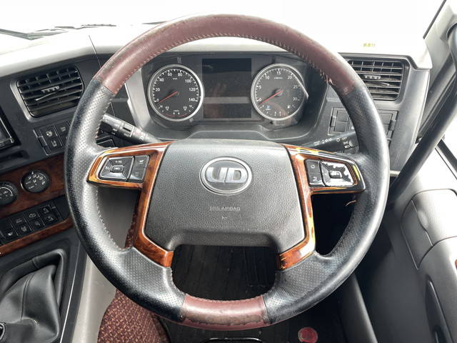 UDトラックスクオンダンプ大型（10t）[写真30]