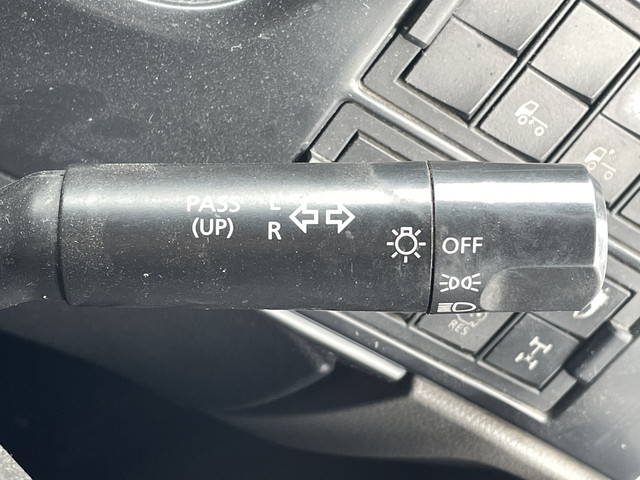 UDトラックスクオンダンプ大型（10t）[写真33]