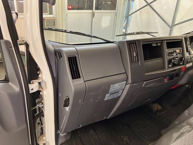 いすゞエルフアルミバン小型（2t・3t）[写真32]