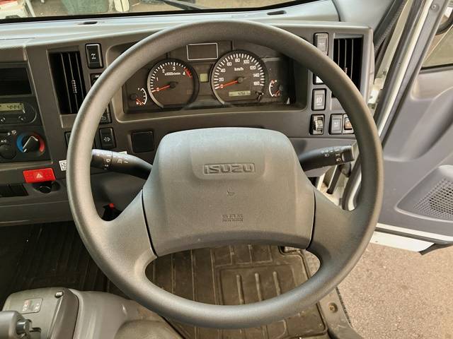 いすゞエルフアルミバン小型（2t・3t）[写真37]